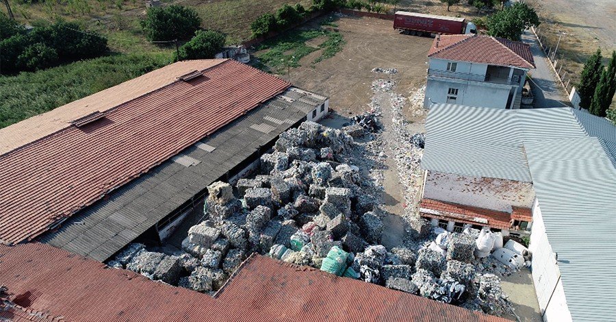 Discarica illegale di rifiuti italiani in Turchia, la scoperta in una  fattoria di Smirne 